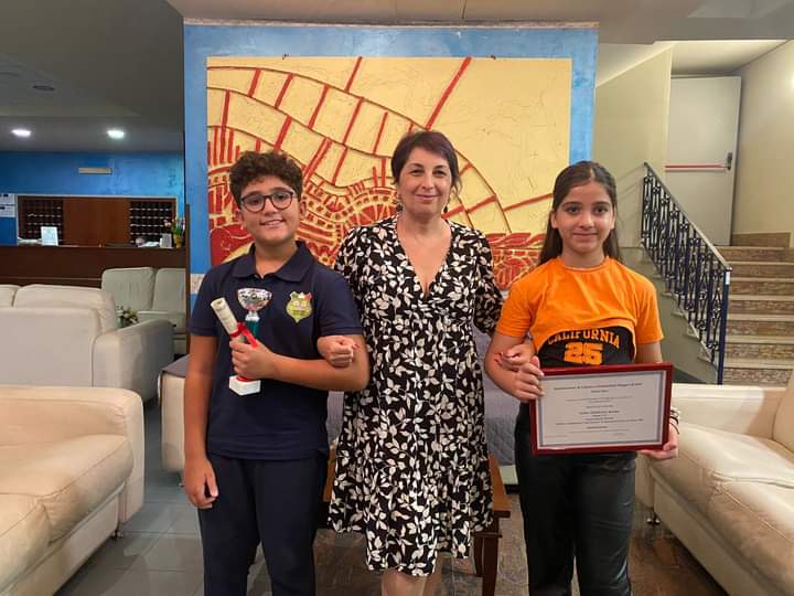 Brolo. Due alunni della Scuola Secondaria di Primo Grado “Foscolo” di Barcellona premiati al III° Concorso “Accendiamo i colori della legalità”
