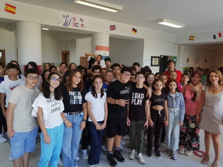 Barcellona PG. Alunni delle terze scuola secondaria di 1° grado “Foscolo” festeggiano al Linguistico “Medi” la “Giornata Europea delle Lingue”