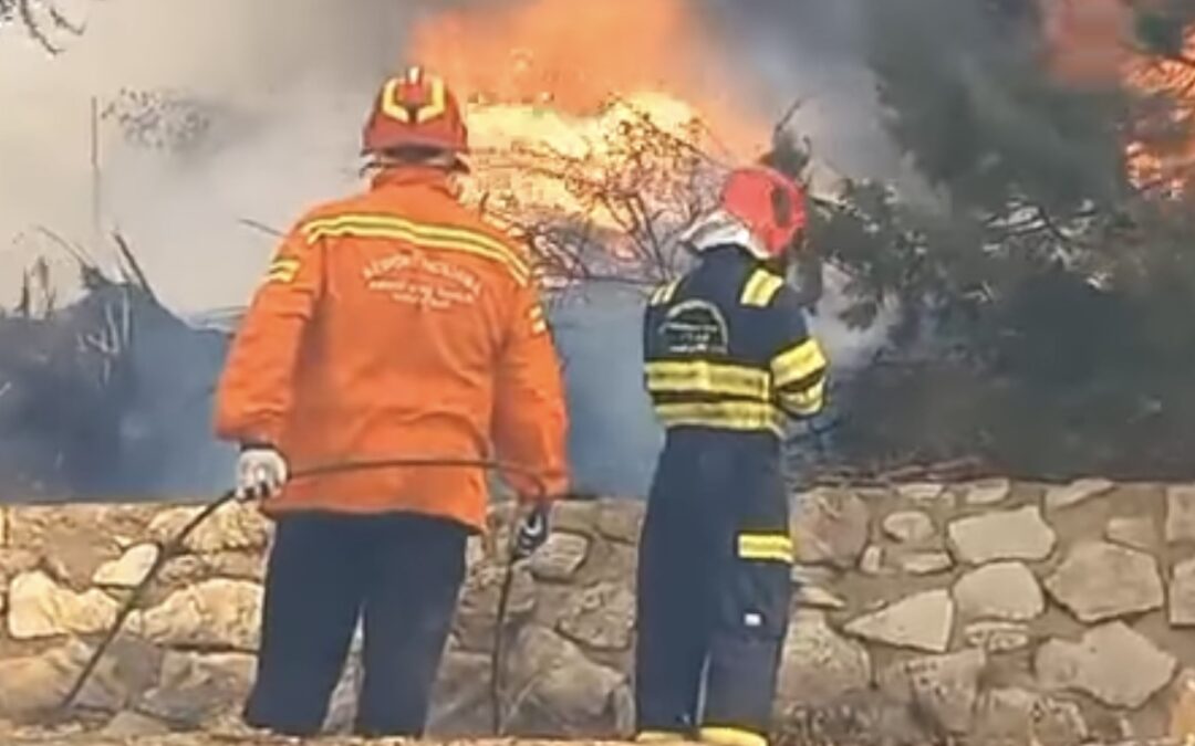 Incendi in Sicilia. Nel messinese a: Sant’Agata di Militello, Tusa, Ficarra, Falcone, San Piero Patti, Barcellona PG, Lipari, Monforte SG. Voli dirottati e ritardi al Fontanarossa