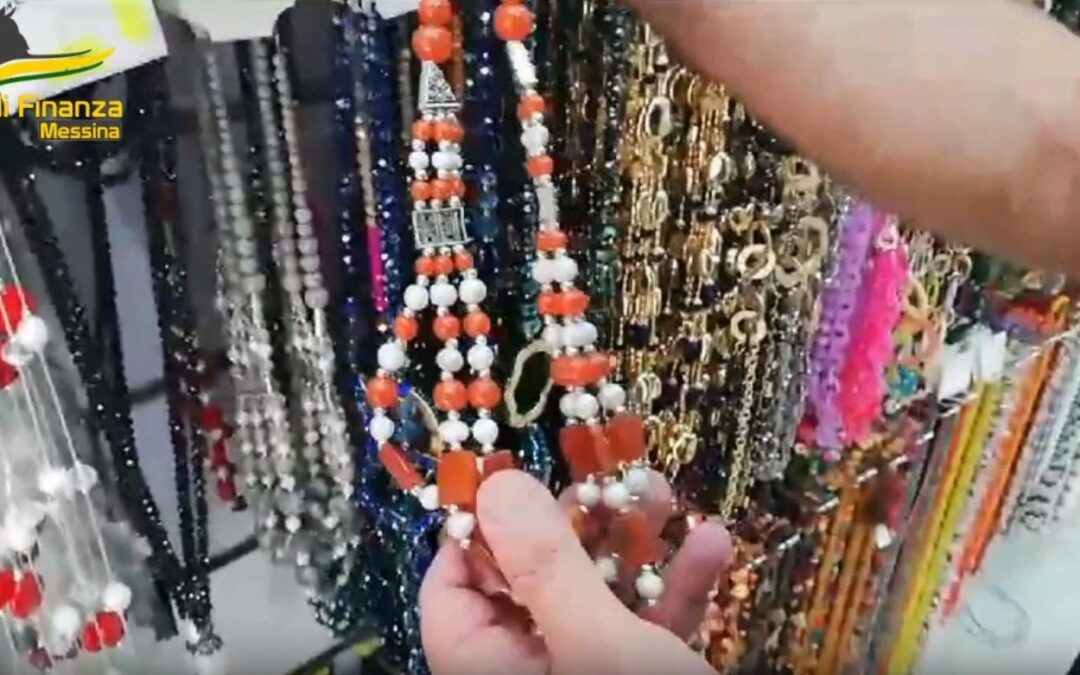 Messina. Sequestrati oltre 50.000 articoli di bigiotteria in un negozio del centro
