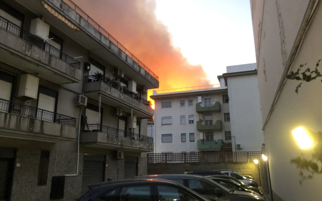 Villafranca T. Vasto incendio in collina: chiusa A/20 per Messina