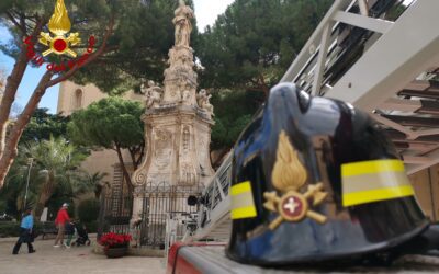 Messina. Omaggio per tradizione dei Vigili del fuoco alla statua della Madonna