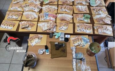 ‘Beccato’ con in casa armi, droga e oltre 20mila euro, 44enne arrestato