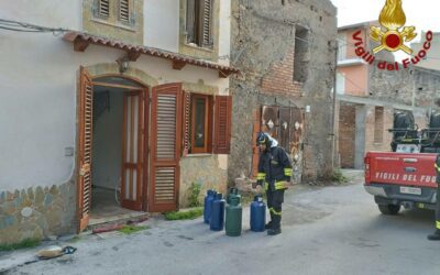Barcellona PG. Incendio in casa, ustioni su corpo inquilino: intervento VdF