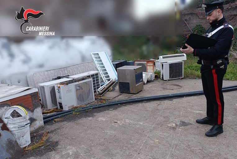 Stromboli. Scoperta discarica discarica abusiva tra i rifiuti lastre in eternit