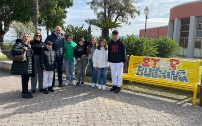 Milazzo. Inaugurata prima panchina gialla “Contro bullismo e cyberbullismo”. L’assessore Nicosia incontra il vicepresidente della Consulta dello Sport
