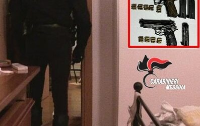 Armi clandestine in casa, due pistole tra armadio e vestiti trovate a soggetto ai domiciliari, un altro indosso a soggetto in giro armato
