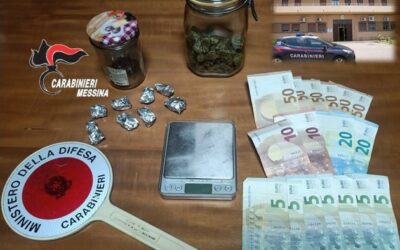 In casa con la droga, 28enne arrestato: trovati appunti attestanti attività di spaccio