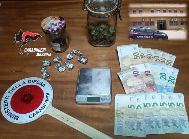In casa con la droga, 28enne arrestato: trovati appunti attestanti attività di spaccio