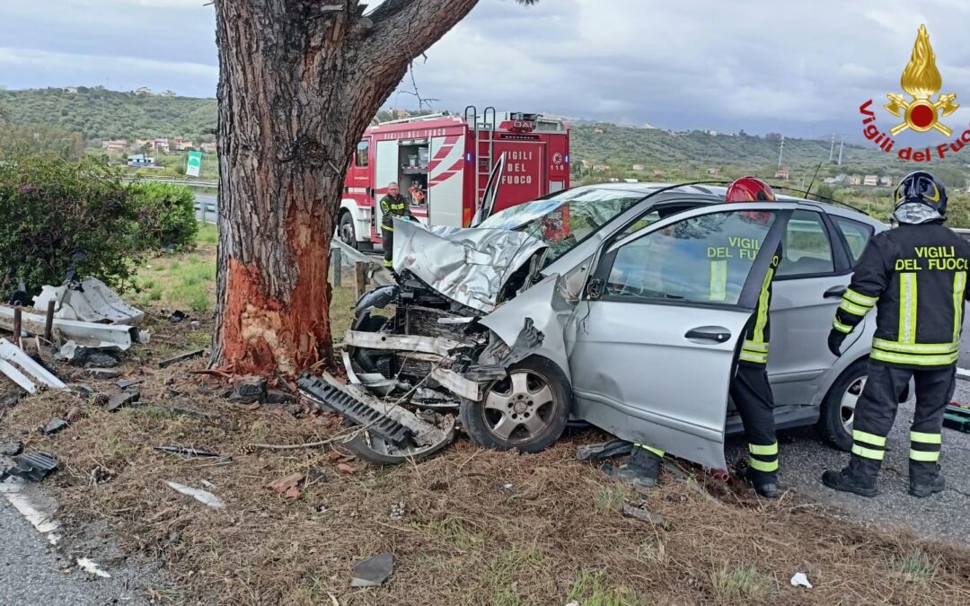 A20, incidente tra Milazzo e Rometta: soccorse madre e figlia di Barcellona PG