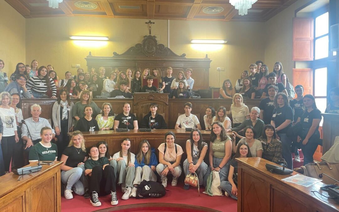 Milazzo. Al Comune la delegazione studenti stranieri ospiti del Liceo Impallomeni