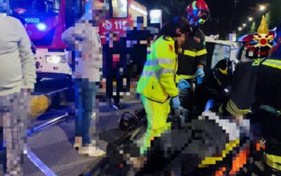 Perde controllo 84enne in panda, auto si ribalta