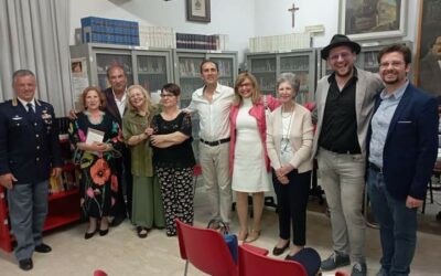 Barcellona PG. La scrittrice Sara Favarò dona Cultura e Verità alla presentazione del suo nuovo libro dedicato alla canzone “Vitti ‘na Crozza” nella Biblioteca Comunale 