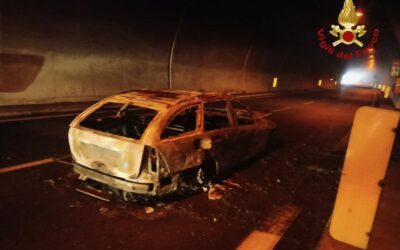Grave incendio di un auto in A20, chiuso tratto da Santo Stefano di Camastra a Tusa