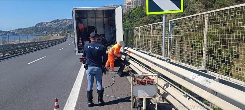 Cantiere irregolare in autostrada, PolStrada Messina multa e sospende attività
