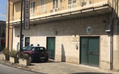 Su auto rubata raggiungono zona industriale per asportare carburante da auto in sosta, due arresti