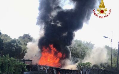 Messina. Grave incendio nel rione C.E.P. a fuoco baracche e casette