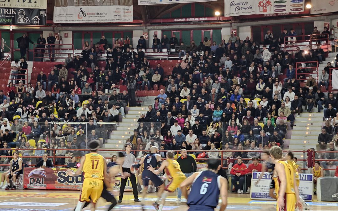 Basket. Barcellona esce tardi l’orgoglio, il derby va agli Svincolati: non basta super Manfre’, milazzesi piú solidi