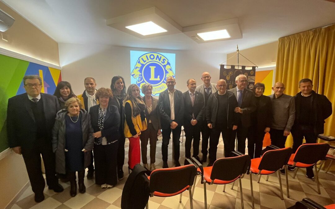 #LionsClubBarcellona. Presentato il libro “Con gli occhi di Sara. Un padre, una figlia e l’autismo” dell’On. Davide Faraone