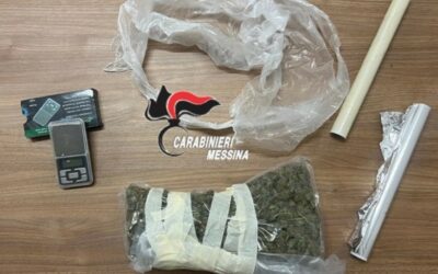 Droga nascosta in casa nel cuscino del divano, 61enne arrestato