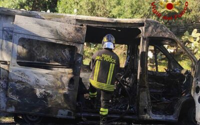 Messina. A fuoco un ambulanza, intervento VdF
