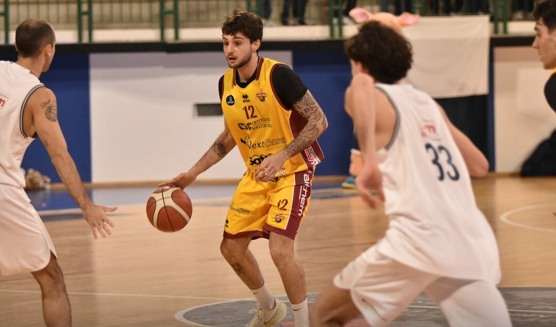 Basket. Il derby è della Svincolati Milazzo, brutta Barcellona in ‘emergenza’: a salvarsi solo la passione delle tifoserie