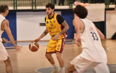 Basket. Il derby è della Svincolati Milazzo, brutta Barcellona in ‘emergenza’: a salvarsi solo la passione delle tifoserie