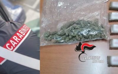 Viaggiava con oltre un 1kg di droga su auto: panetti incartati con etichetta di nota marca di cioccolato, 47enne arrestato