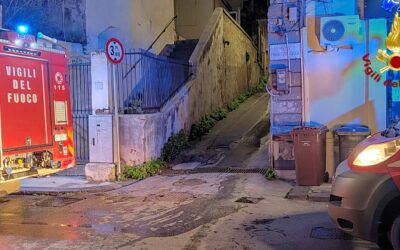 Messina. Incendio in casa in via Cadore, intervento di bonifica e sicurezza