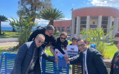 Milazzo. Inaugurata la “panchina blu” alla presenza dell’assessore Coppolino e del consigliere Nino Italiano