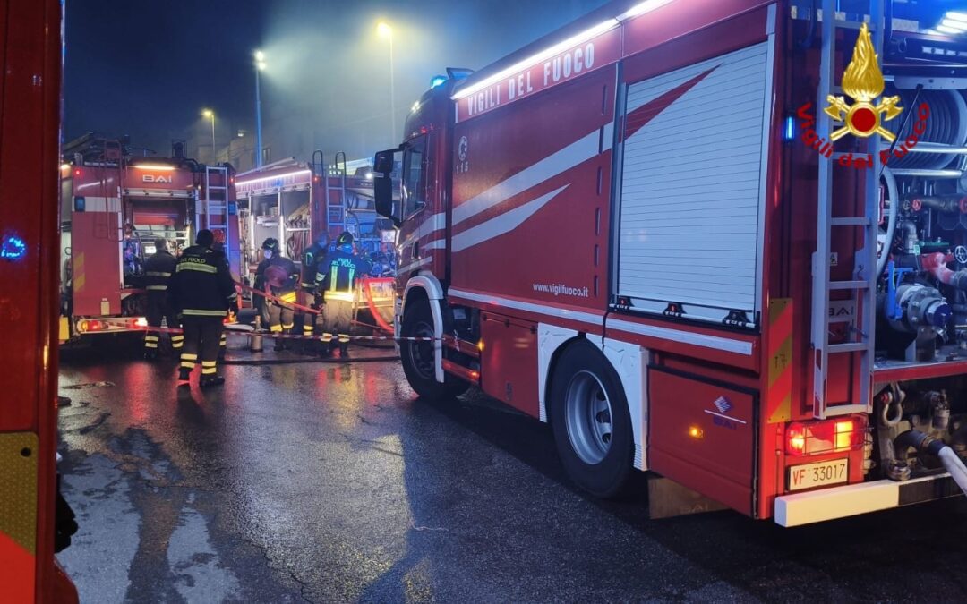 Messina. Incendio in deposito a Camaro