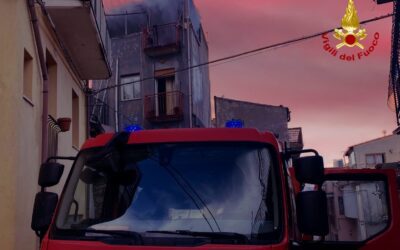 Fulmine incendia un appartamento: nessun ferito e danni ingenti