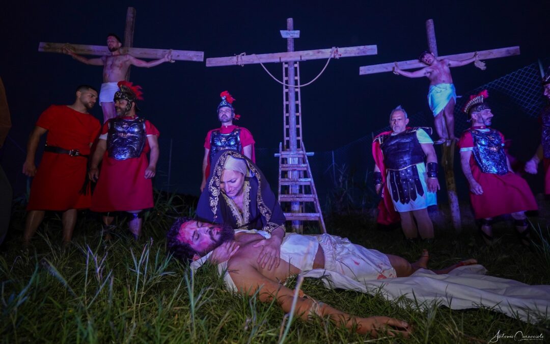 Barcellona PG. La “Passione Vivente – ‘Tutto Appartiene all’Amore'” unisce Nasari e Acquaficarra tra fede ed emozione