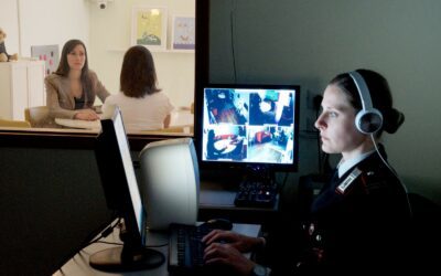 Maltratta e minaccia la madre, 53enne arrestato