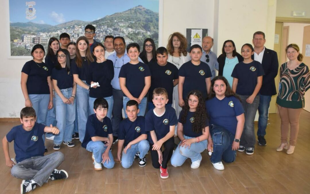 ‘Antillo: tesori… tra passato e presente’, emozioni e cultura al recital di fine anno a scuola