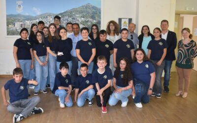 ‘Antillo: tesori… tra passato e presente’, emozioni e cultura al recital di fine anno a scuola