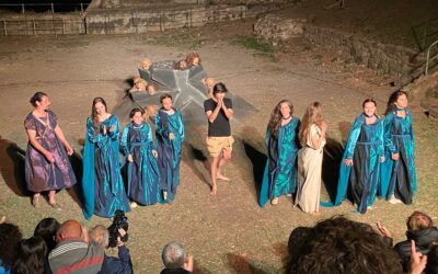 Lipari abbraccia la tragedia classica, successo per “Prometeo” con maschere museo