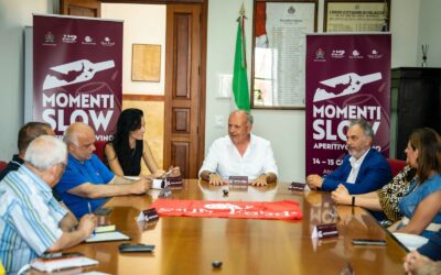 Milazzo. “Momenti Slow – Aperitivo Di Vino” presenta due giorni di scoperta, gusto e valorizzazione delle eccellenze locali