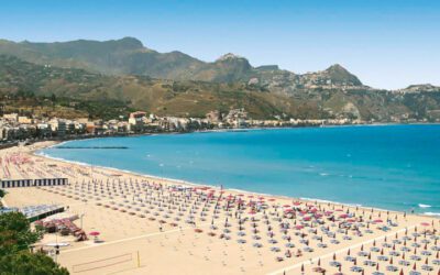 Giardini Naxos, esposto del ‘Comitato Spiagge Pubbliche’: “No ad autorizzare stabilimento balneare nella baia in cui approdarono i greci nel 735 a.c.”