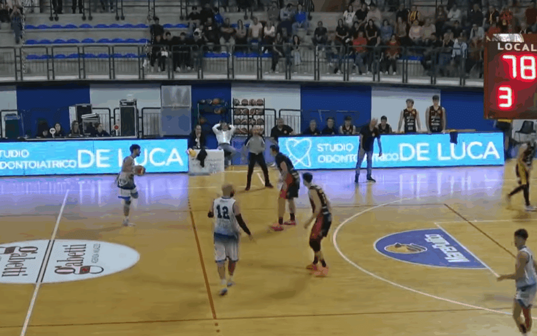 Basket. Il derby va alla Svincolati Milazzo, battuta Barcellona nel finale