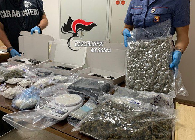 Messina. Controllo straordinario: sequestro di tre pistole e droga, due arresti