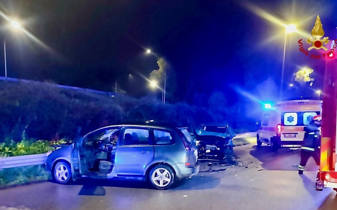Incidente stradale ad Archi: VdF pronti a salvare persone da auto