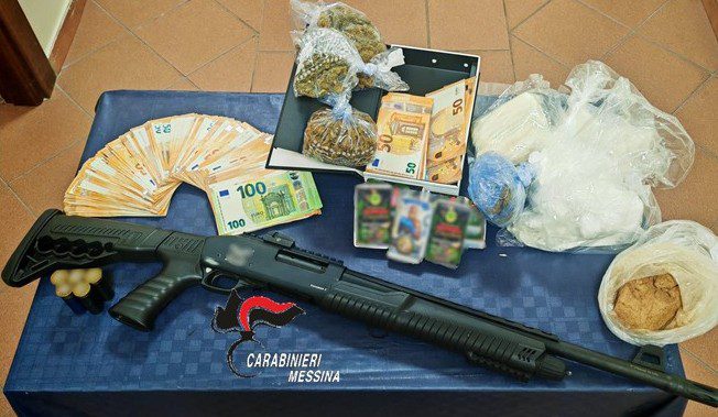 Armi e droga in casa, sequestrati 17 mila euro proventi di attività illecita: 53enne arrestato