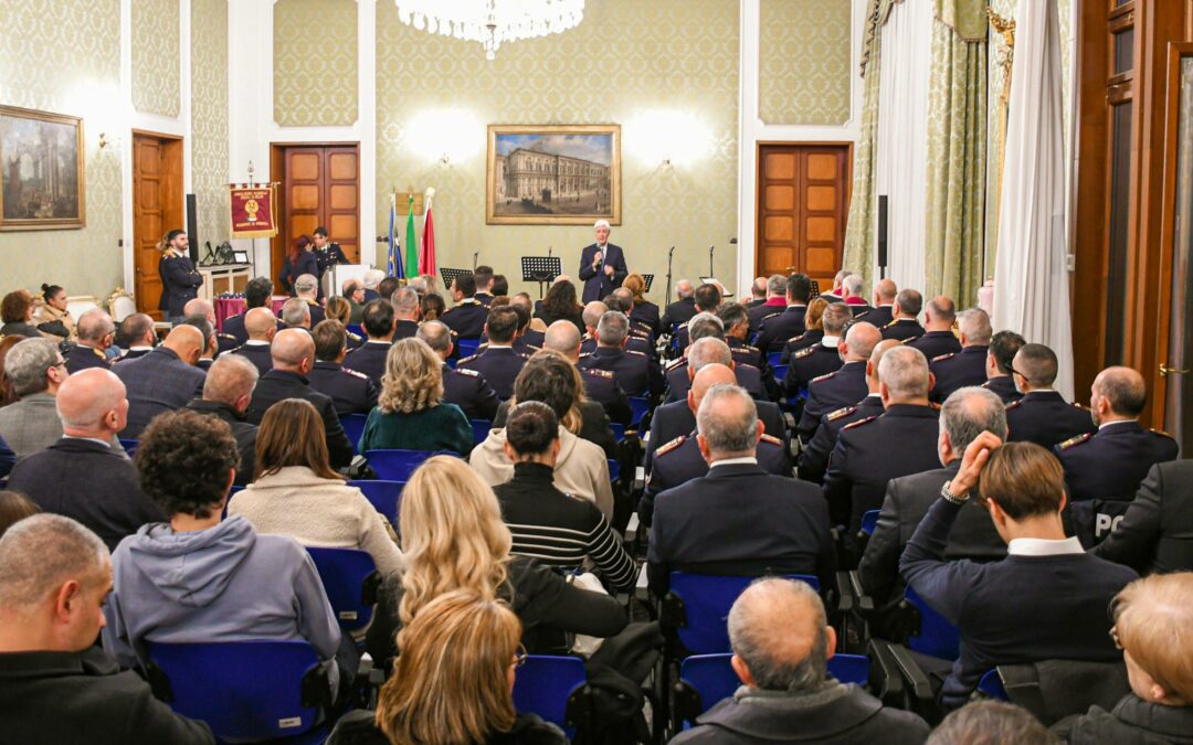 Messina. Cerimonia in Prefettura, attestati di riconoscimento a Poliziotti in servizio e medaglie di commiato in quiescenza