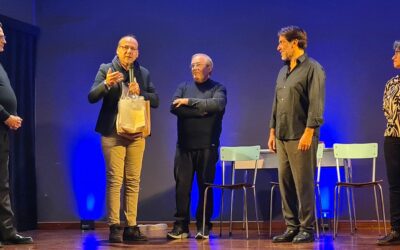 Montalbano Elicona tra bellezza e teatro: Sergio Vespertino conquista il Domenico Popolo con “Strafelicissima Palermo”