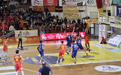 Basket. Il derby va alla Svincolati Milazzo, dominata una brutta Barcellona: si salva solo la tifoseria..