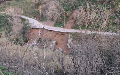 Messina. Massa San Nicola, cedimento parziale di un tratto della S.P. 45: viabilità garantita a carreggiata ristretta