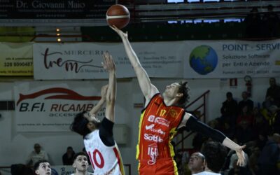 Basket. Barcellona vince il derby con Basket School Messina: tenacia e orgoglio giallorosso per la festa finale al PalAlberti