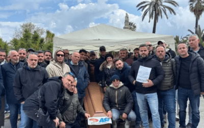 Regione. Sit in lavoratori Ast a palazzo Normanni: “Genovese si dimetta, Schifani salvaci”