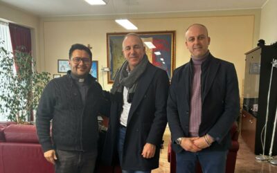 San Filippo del Mela. Amministrazione consegna ai parroci 30 gift card del valore di 50 euro ciascuna, donate dal Parco Corolla